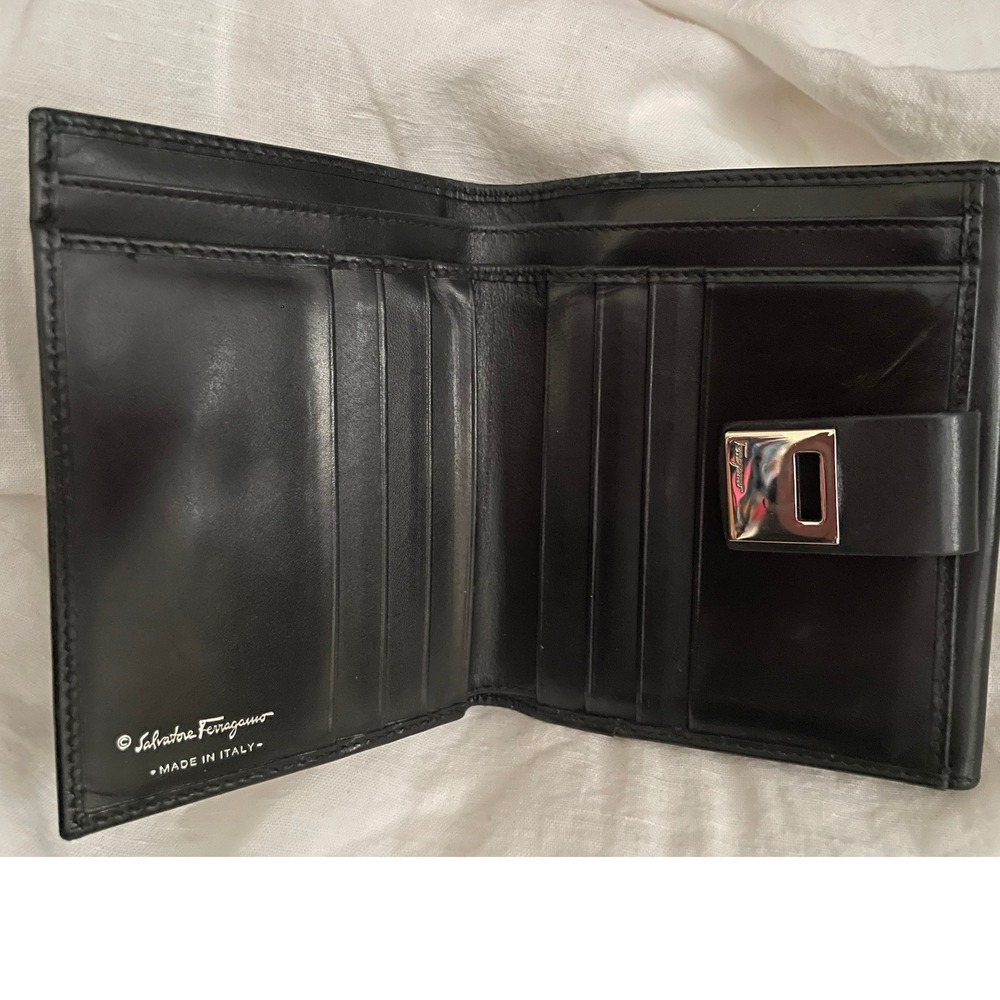 Salvatore Ferragamo Black Leather Gancini Bifold Wallet Silver Logo #662 - Picture 4 of 8